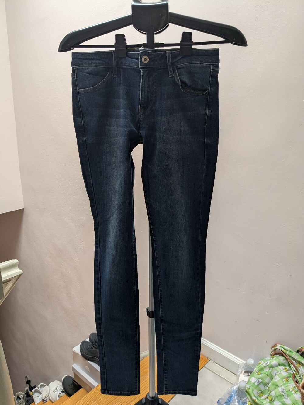 Uniqlo Jeans Size 26x33 Inch